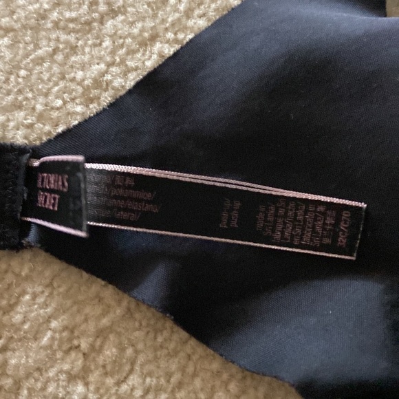 Victoria’s Secret padded push-up bra black with bronze snake skin size 32C - Picture 2 of 4